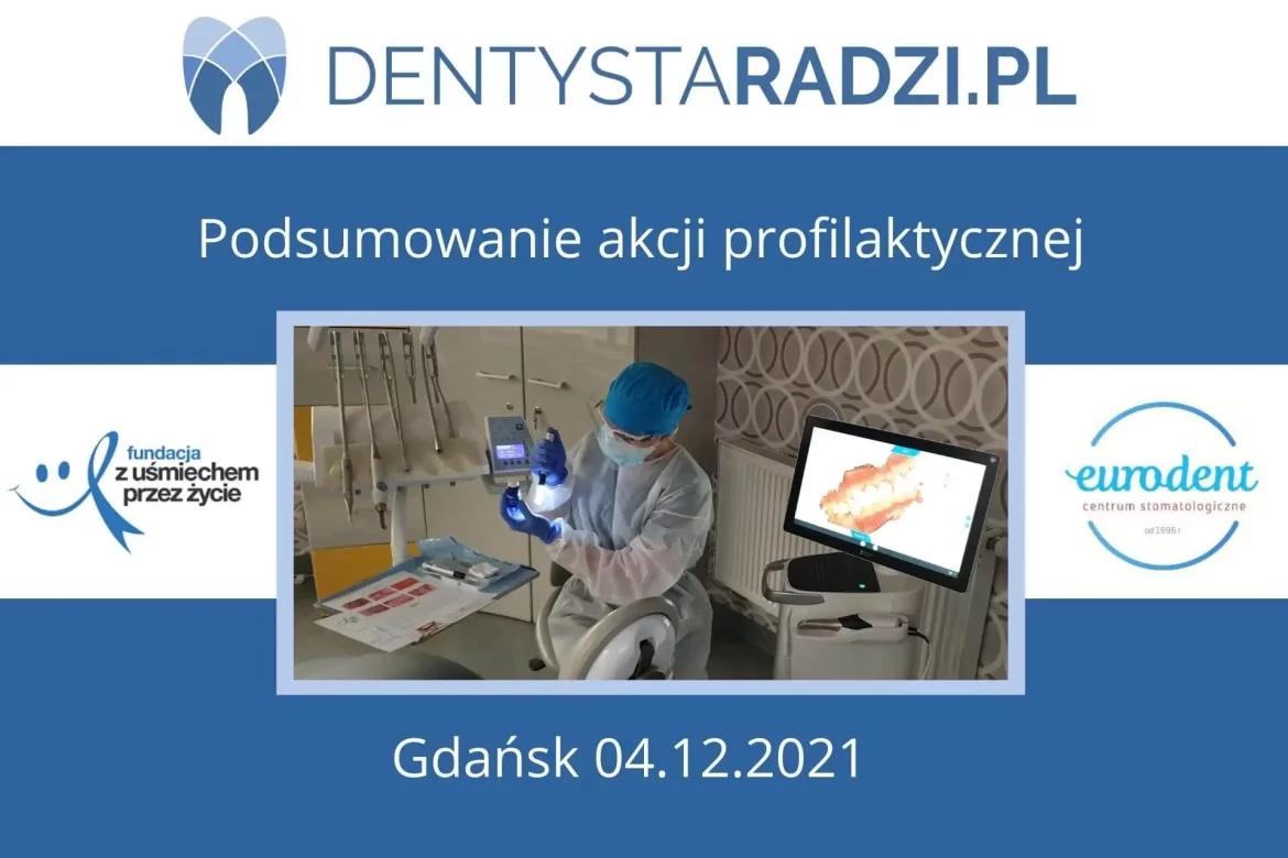 akcja profilaktyczna wykrywania raka jamy ustnej w gdansku na zdjeciu lekarz trzyma lampe Microlux